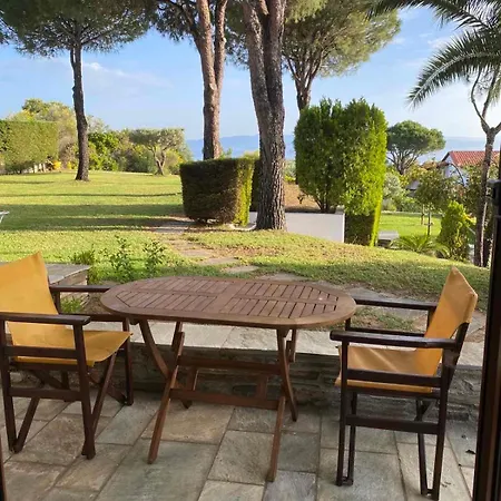 Polytimi דירה אגיה פאראסקבי