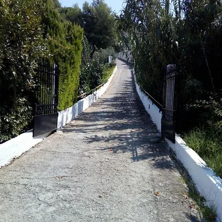 Polytimi アパート